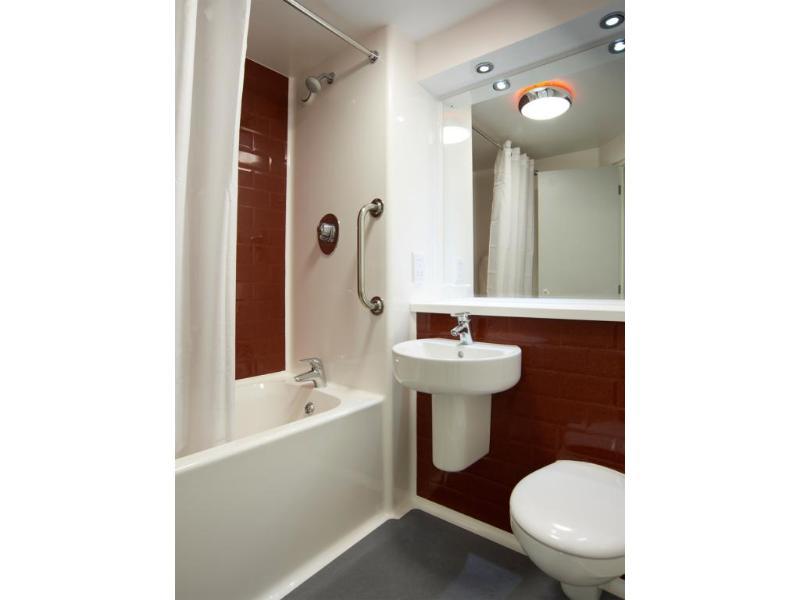 Travelodge High Wycombe Central Esterno foto